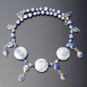 Blaue Schaumkorallen und Lapis Lazuli aus Afghanistan