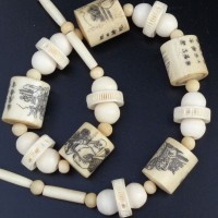 Large Bone Beads with ancient Buddhist Texts and Description of Saints engraved , China ; Fish Vertebrae Bone Beads and other Bone Beads length: 58 cm, weight: 135 g, prize: € 128,-